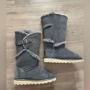 Cozy Gray Shearling Boots
